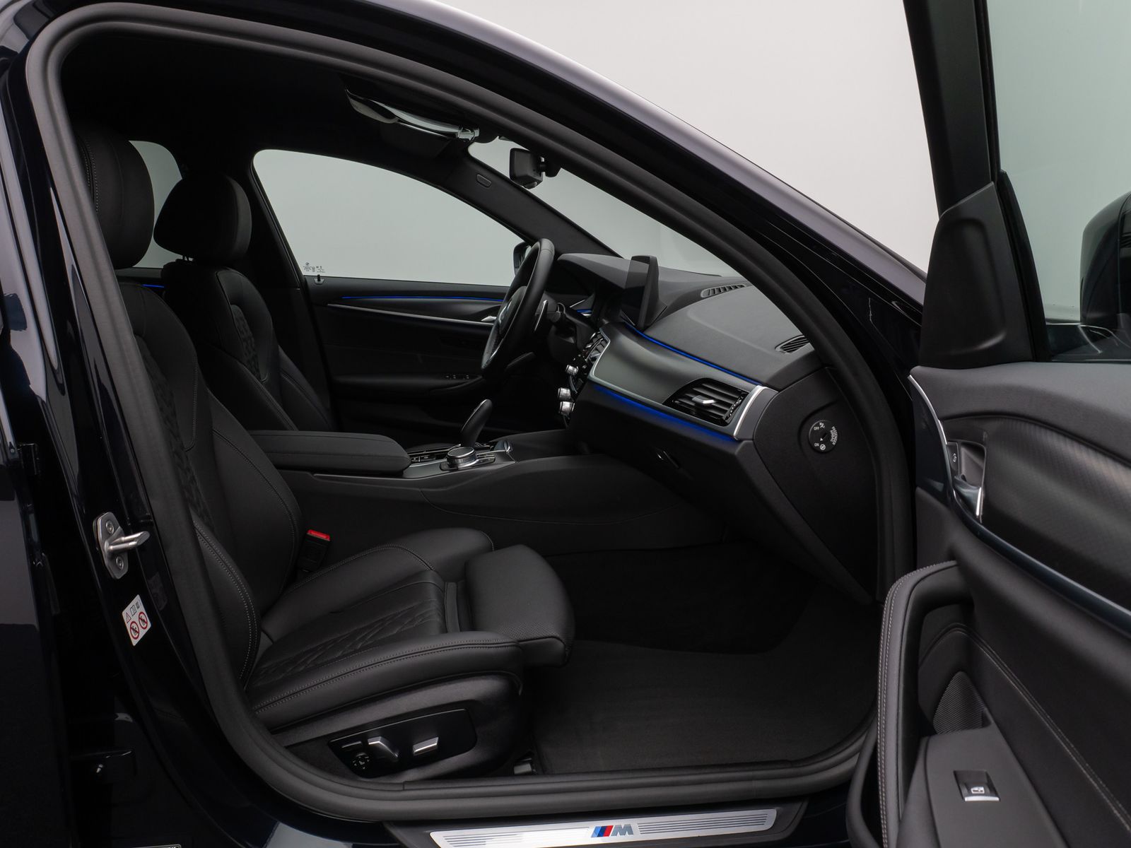 Fahrzeugabbildung BMW 530d xD M Sport Kamera Laser HUD DAB AHK Komfort