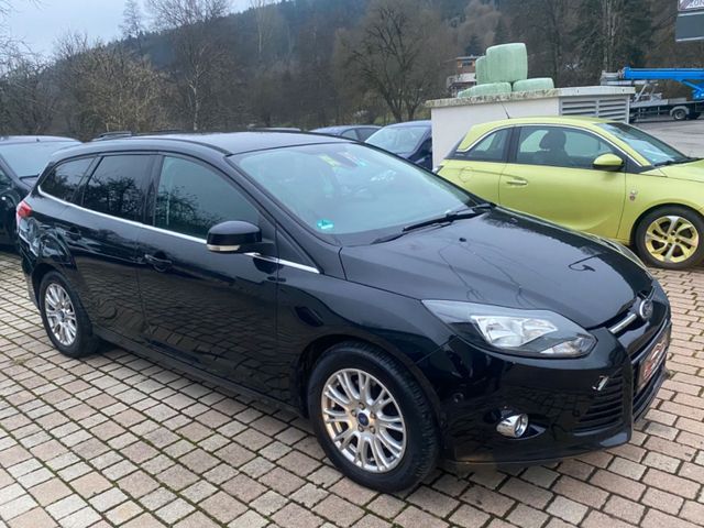 Ford Focus Turnier Titanium*Navi*SHZG*AHK*PDC*