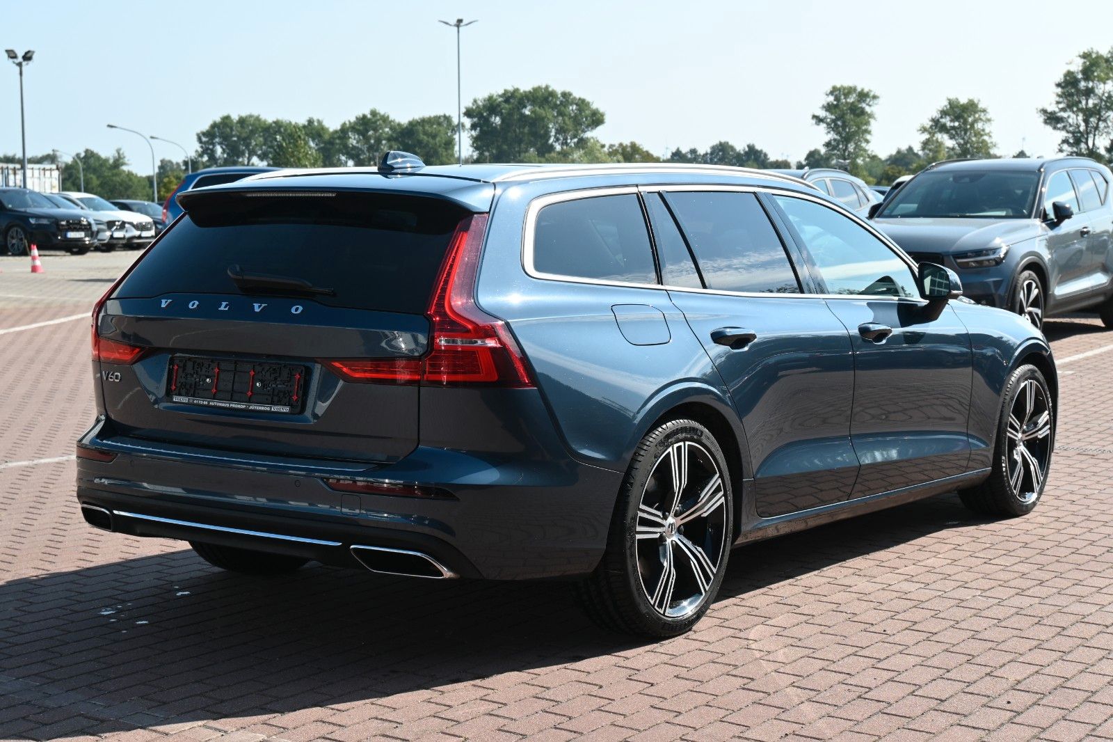 Fahrzeugabbildung Volvo V60 T6 Inscription AWD PHEV H&K*PANO*RFK*AHK*