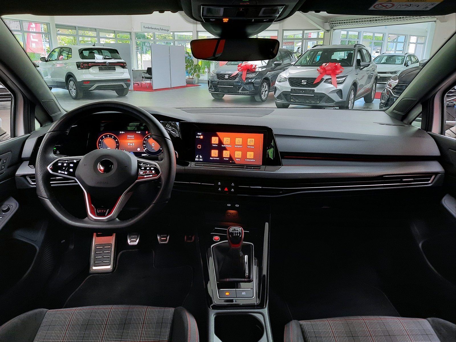 Fahrzeugabbildung Volkswagen Golf GTI *Panodach*Navi*PDC*Sitzhzg*ACC*LED*DAB*