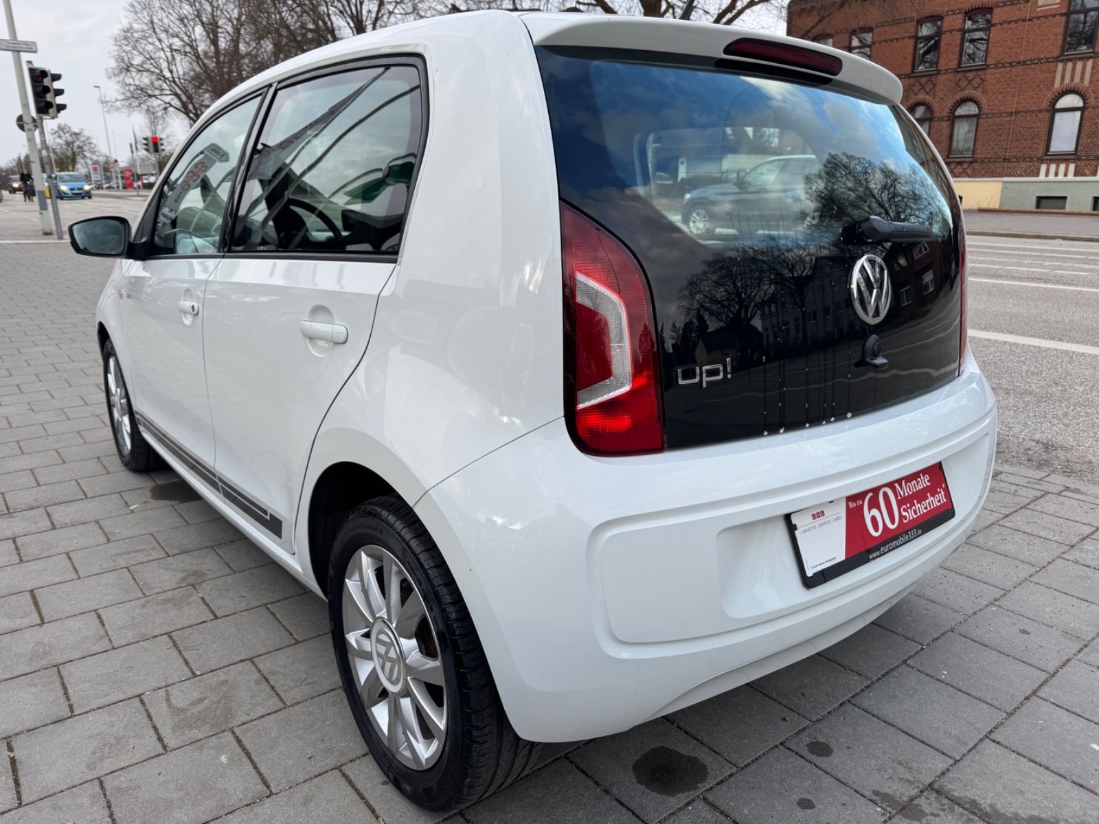up! *Sitzheizung*Radio*Klima*Navi*1-Hand*44KW*
