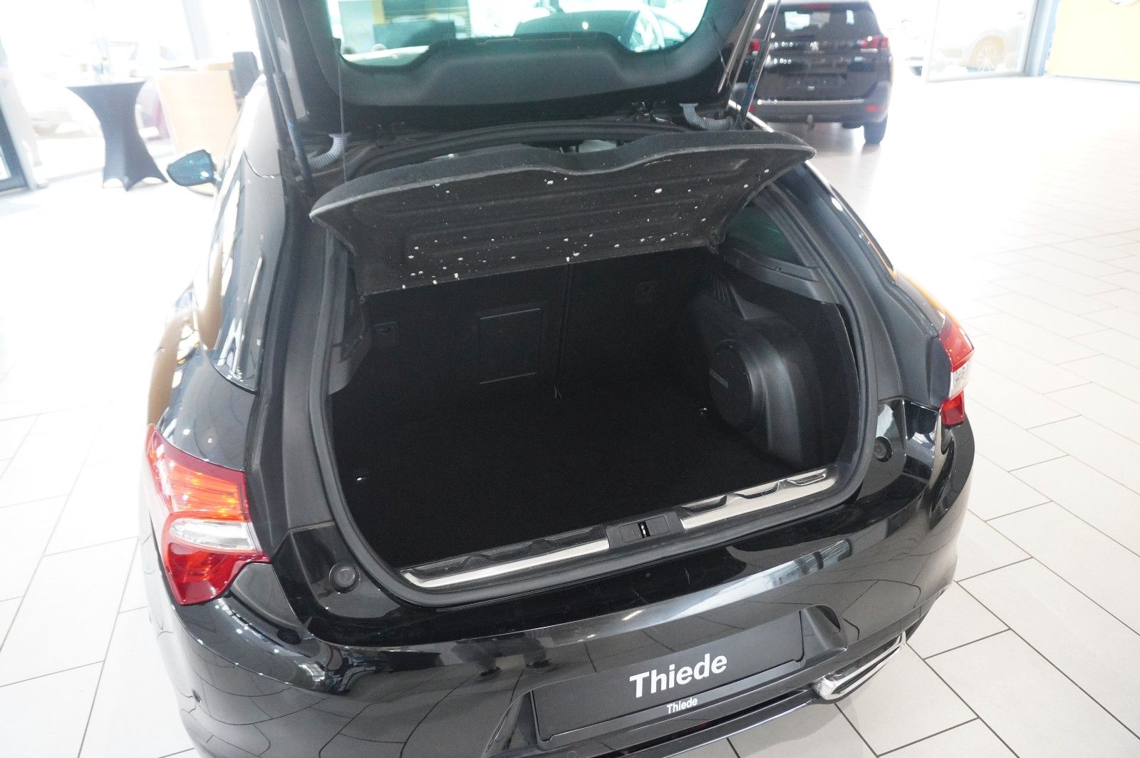 Fahrzeugabbildung DS Automobiles DS5 Lim. 2.0D NAVI/LED/KAMERA/HUD/SPORT/SH/DAB+