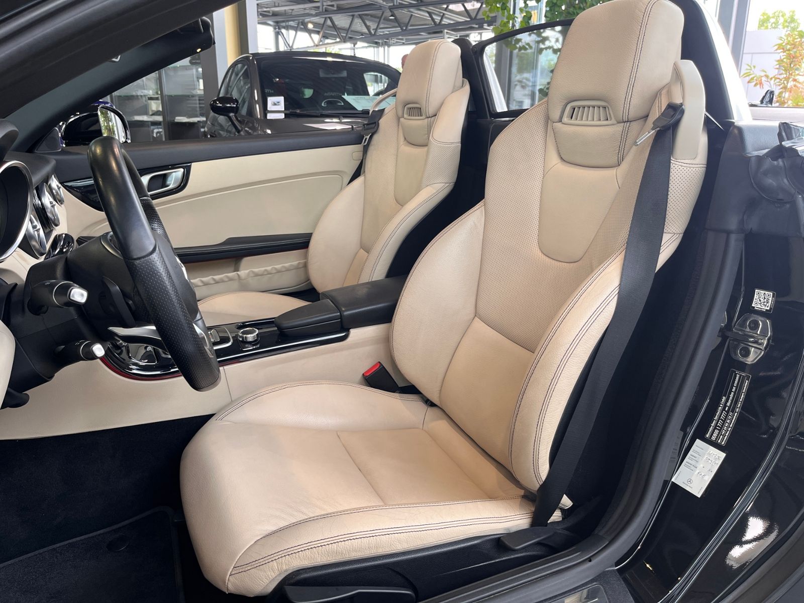 Fahrzeugabbildung Mercedes-Benz SLC 300 KLIMA NAV SHZ LEDER BEIGE