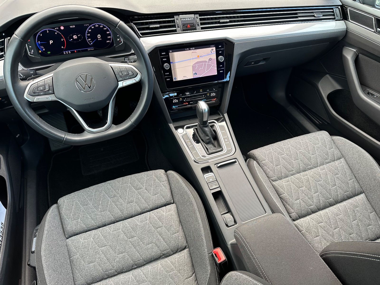 Fahrzeugabbildung Volkswagen Passat Variant 2.0 TDI DSG Business NAV+LED+ACC