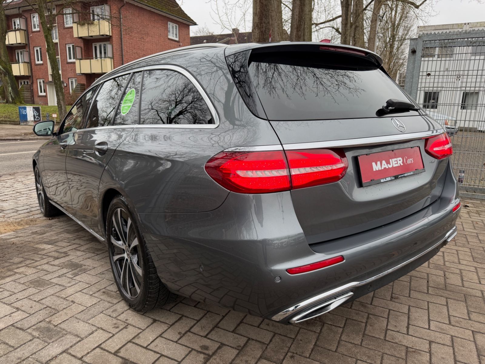 Fahrzeugabbildung Mercedes-Benz E 220d T BURMESTER*PANO*LEDER*ACC*MUTLIBEAM*LED