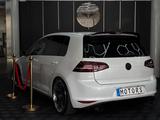 Volkswagen GOLF VII GTI 2.0 VII AMBIENTE SHZ NAVI PDC SPORT - Volkswagen Golf: GTI Sport