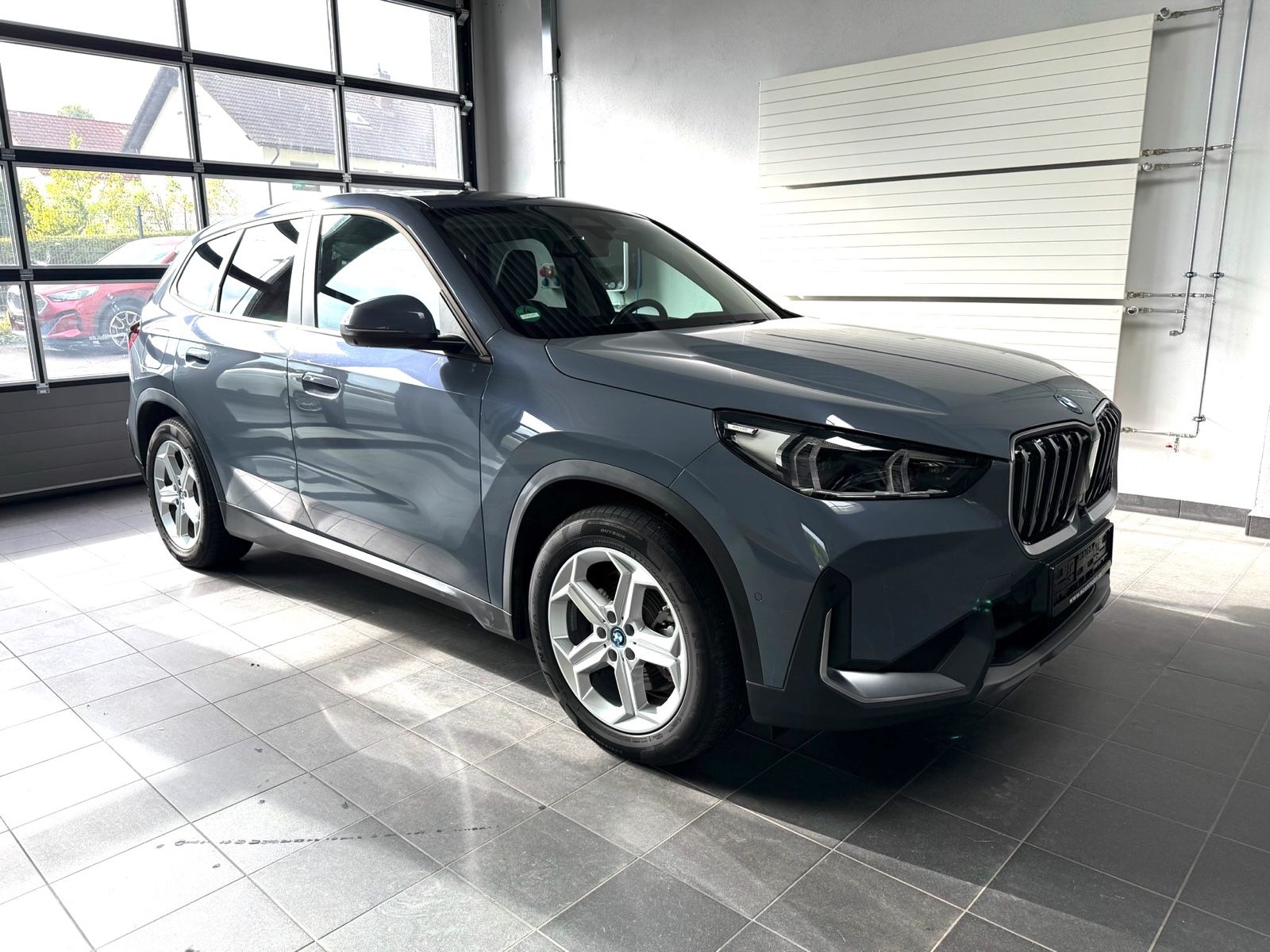BMW iX1 30 xDrive Pano_AHK_ad Tempom_Headup_Massage imagem 3