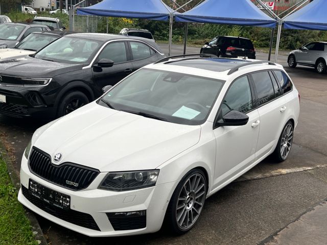 Skoda Octavia Combi RS AUT/NAVI/STANDHEIZ/ACC/DACH/AHK