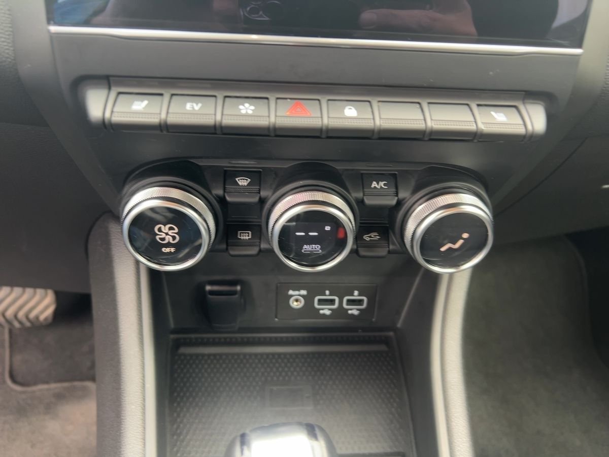 Fahrzeugabbildung Renault Captur INTENS E-TECH Plug-in 160 Navi Kamera