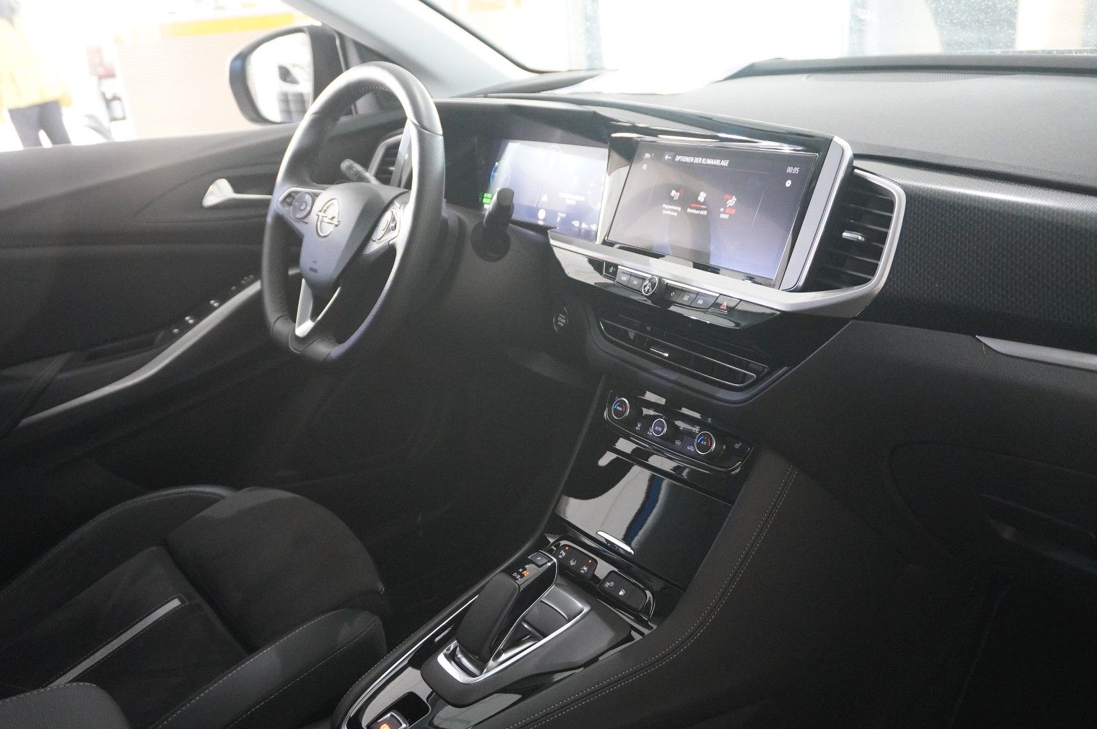 Fahrzeugabbildung Opel Grandland (X) 1.6T GSe 4HYBRID NAVI/LED/KAMERA