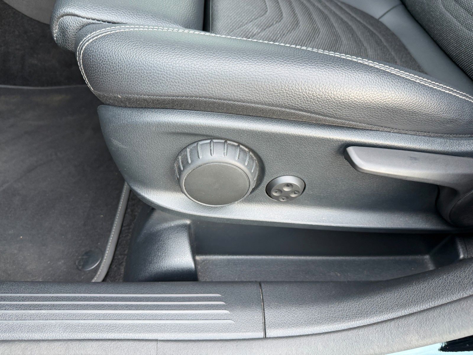 Fahrzeugabbildung Mercedes-Benz B 250 e Progressive MBEAM+R-Kamera+Carplay+MBUX