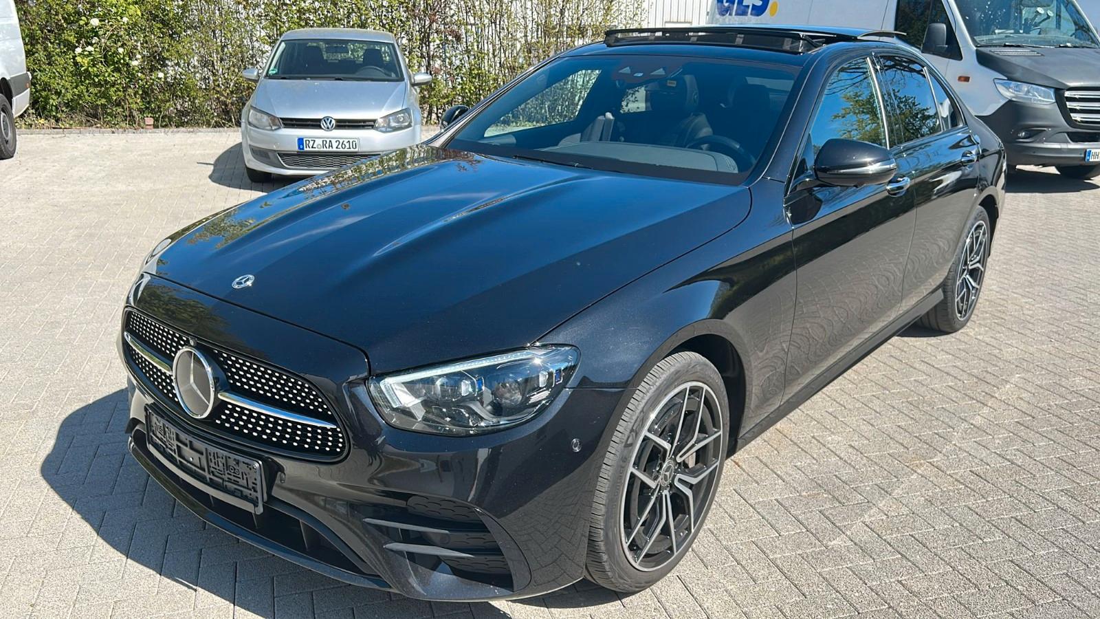 Mercedes-Benz E 300 de Lim. Aut. AMG LINE Panorama AHK LED NAV