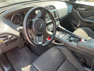 Jaguar F-Pace - 4