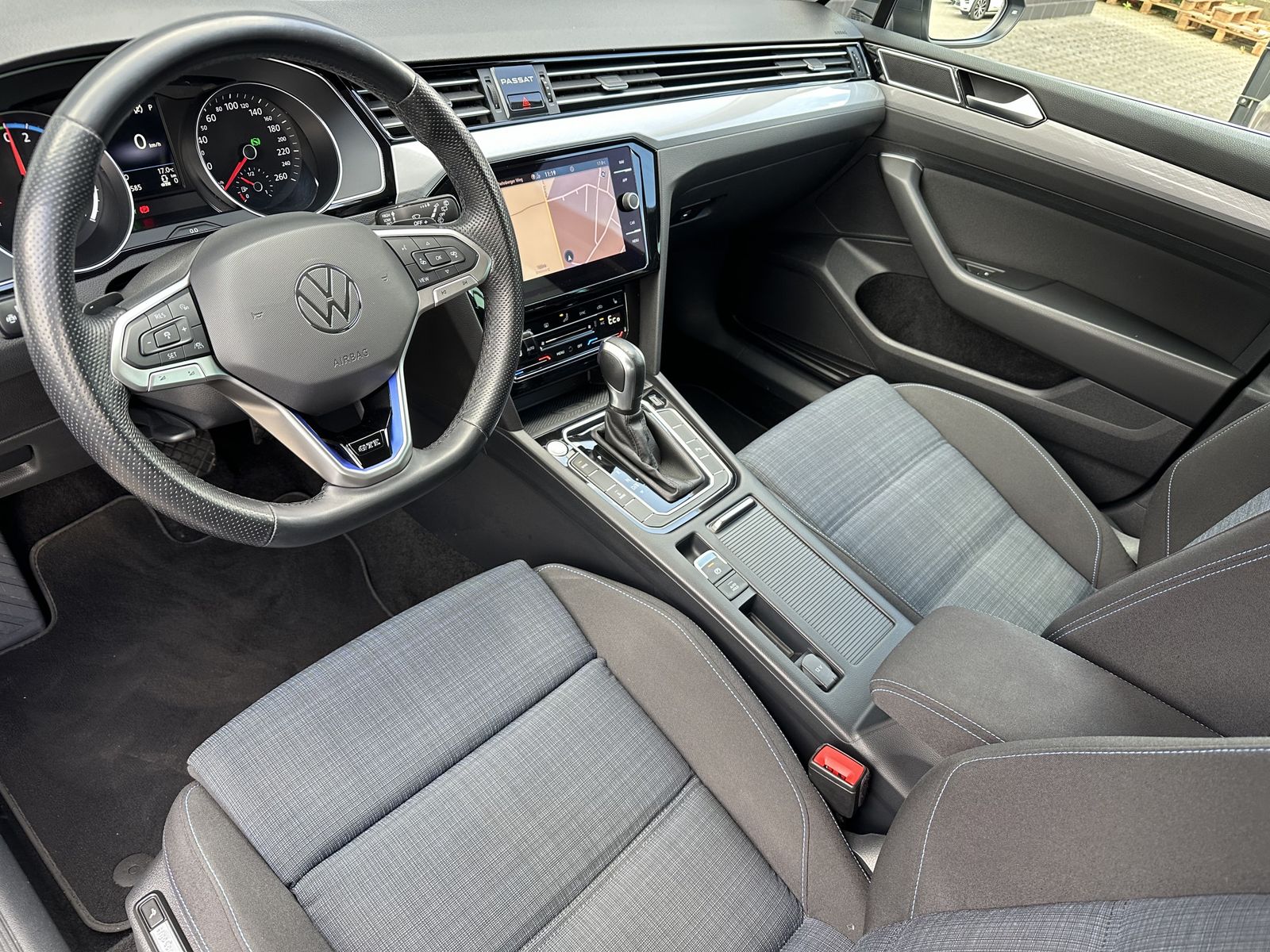 Fahrzeugabbildung Volkswagen Passat Variant 1.4 TSI GTE NAV+LED+AHK+KAMERA+PP