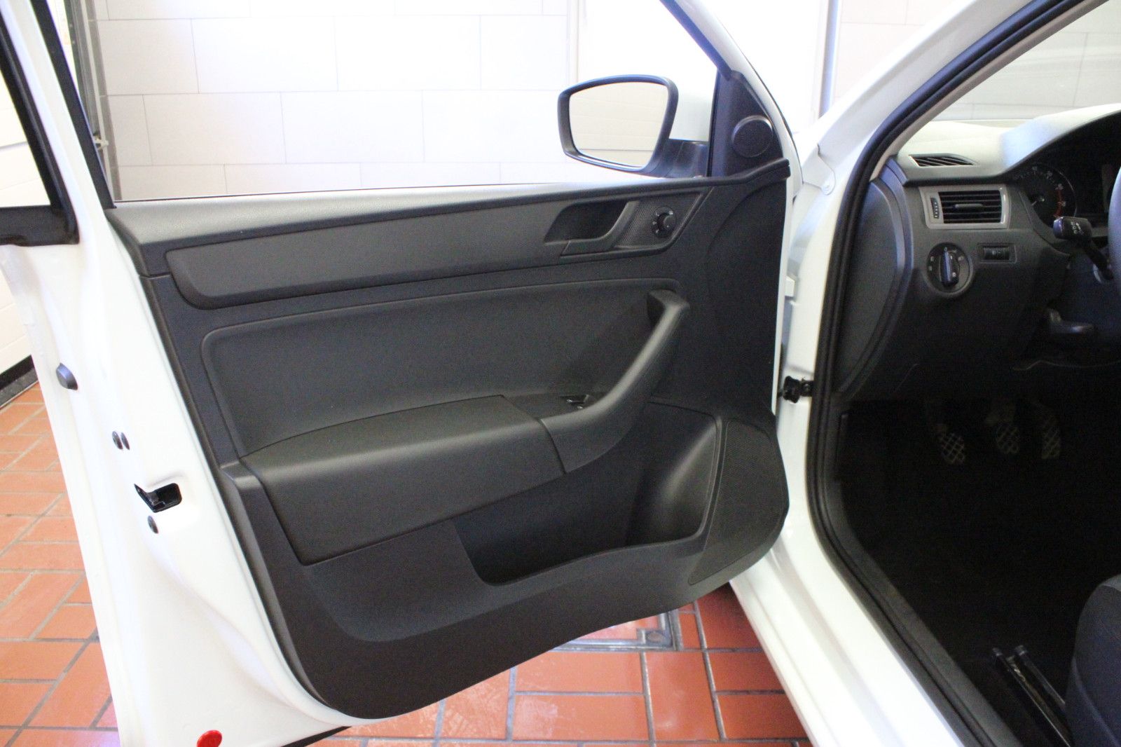 Fahrzeugabbildung SKODA Rapid 1.2 TSI Cool Edition Spaceback Allwetterre