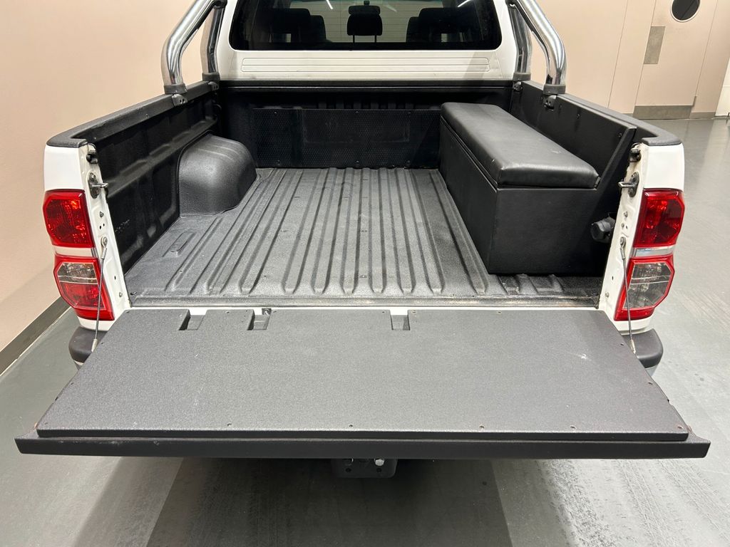 Toyota Hilux Double Cab 3.0 d 4x4 *AHK*DACHTRÄGER*NAVI*