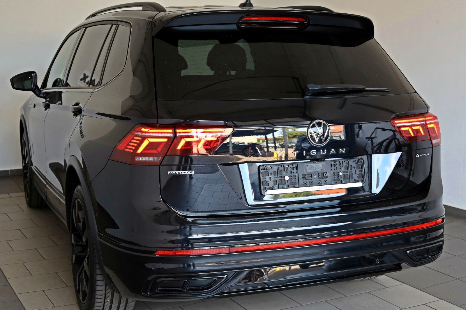 Fahrzeugabbildung Volkswagen Tiguan Allspace R-Line 4M Navi,HUD,Panorama,ACC