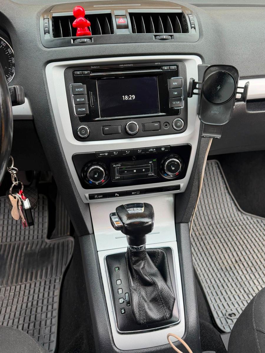 Skoda Octavia 2011 — photo 9