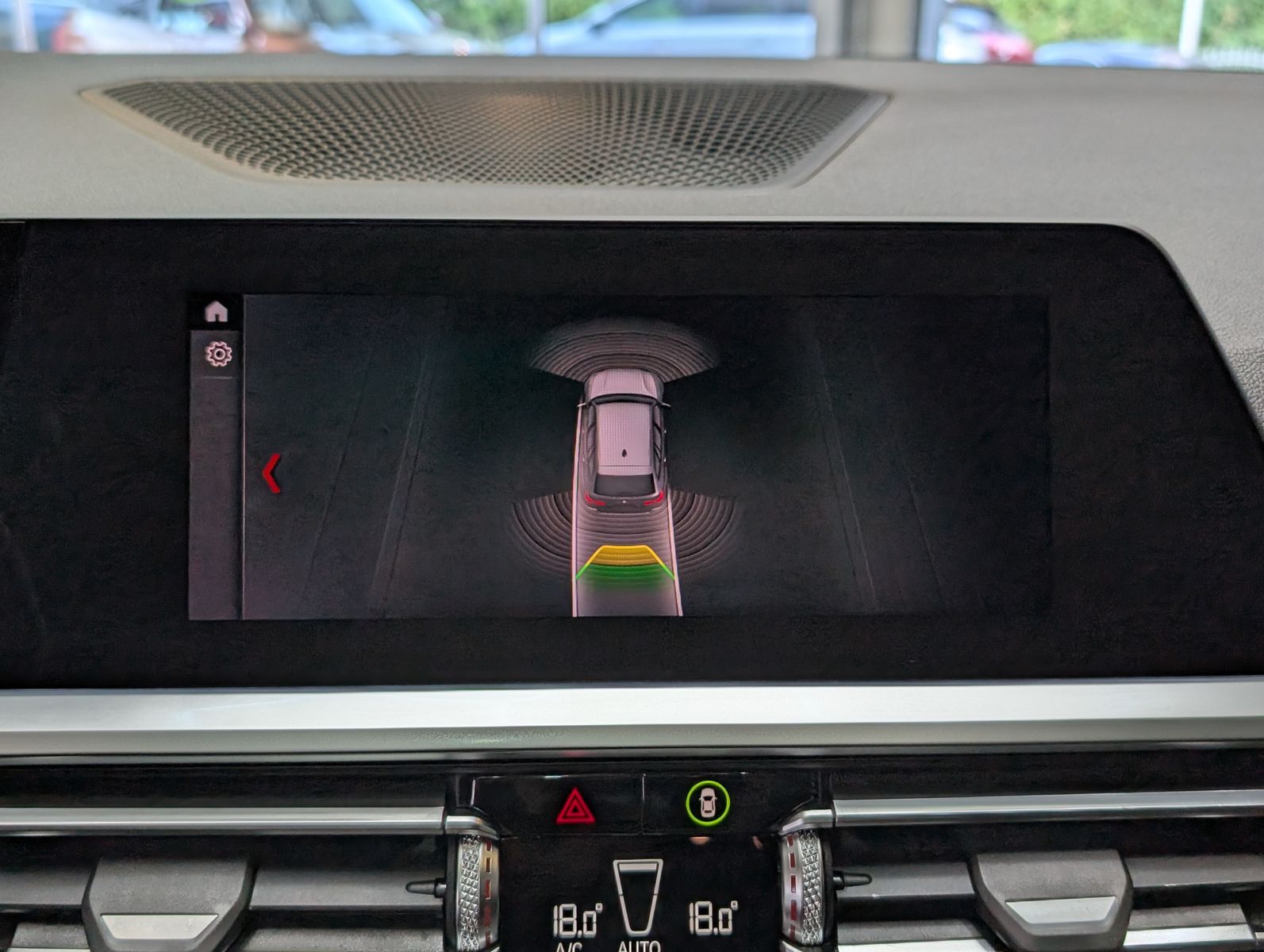 Fahrzeugabbildung BMW 320 i M Sport Navi Shadow*HUD*LED*TEMPO*PANO*AHK