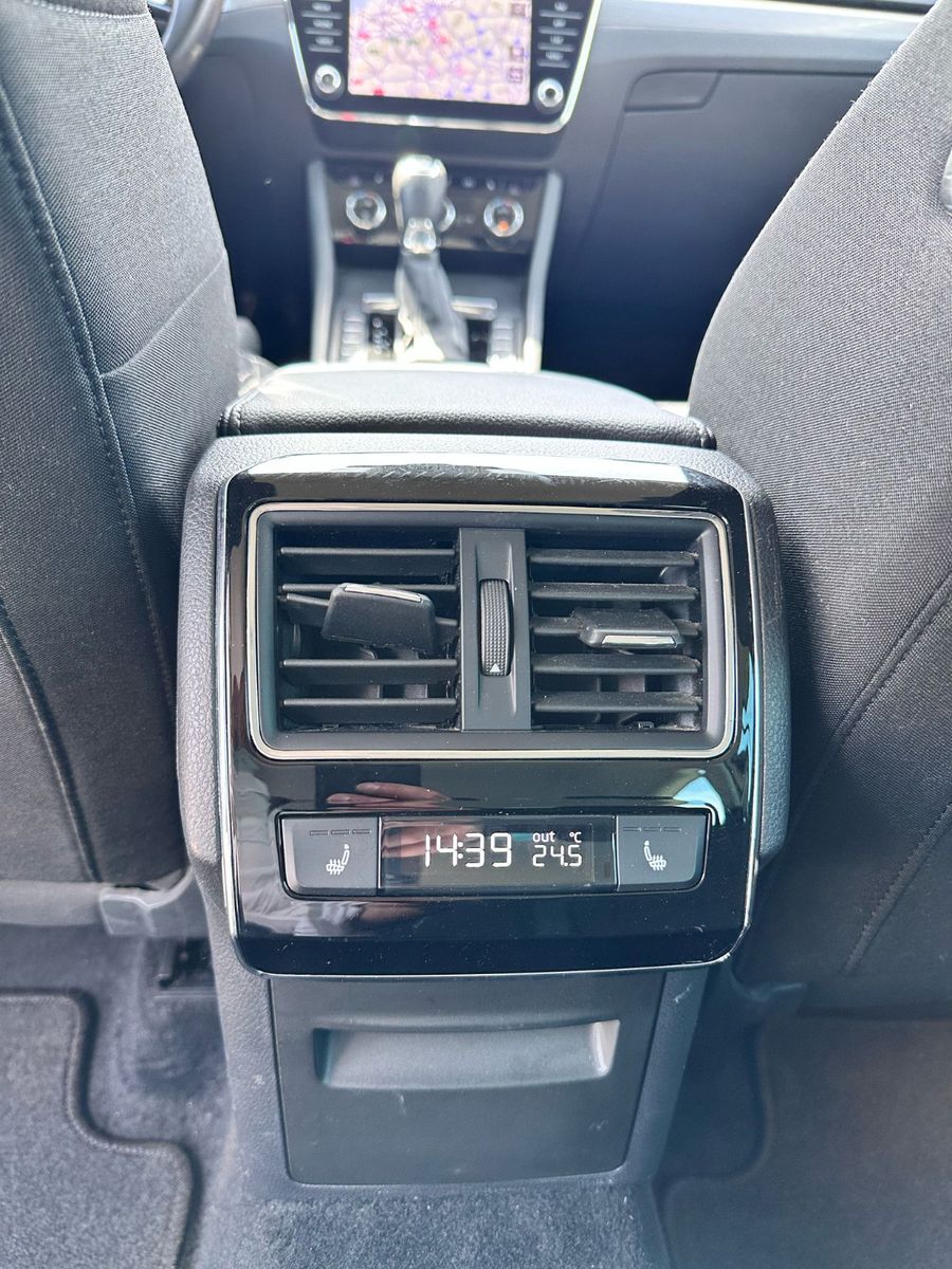 Fahrzeugabbildung SKODA Superb Combi Style / NAVI / GEPFLEGT