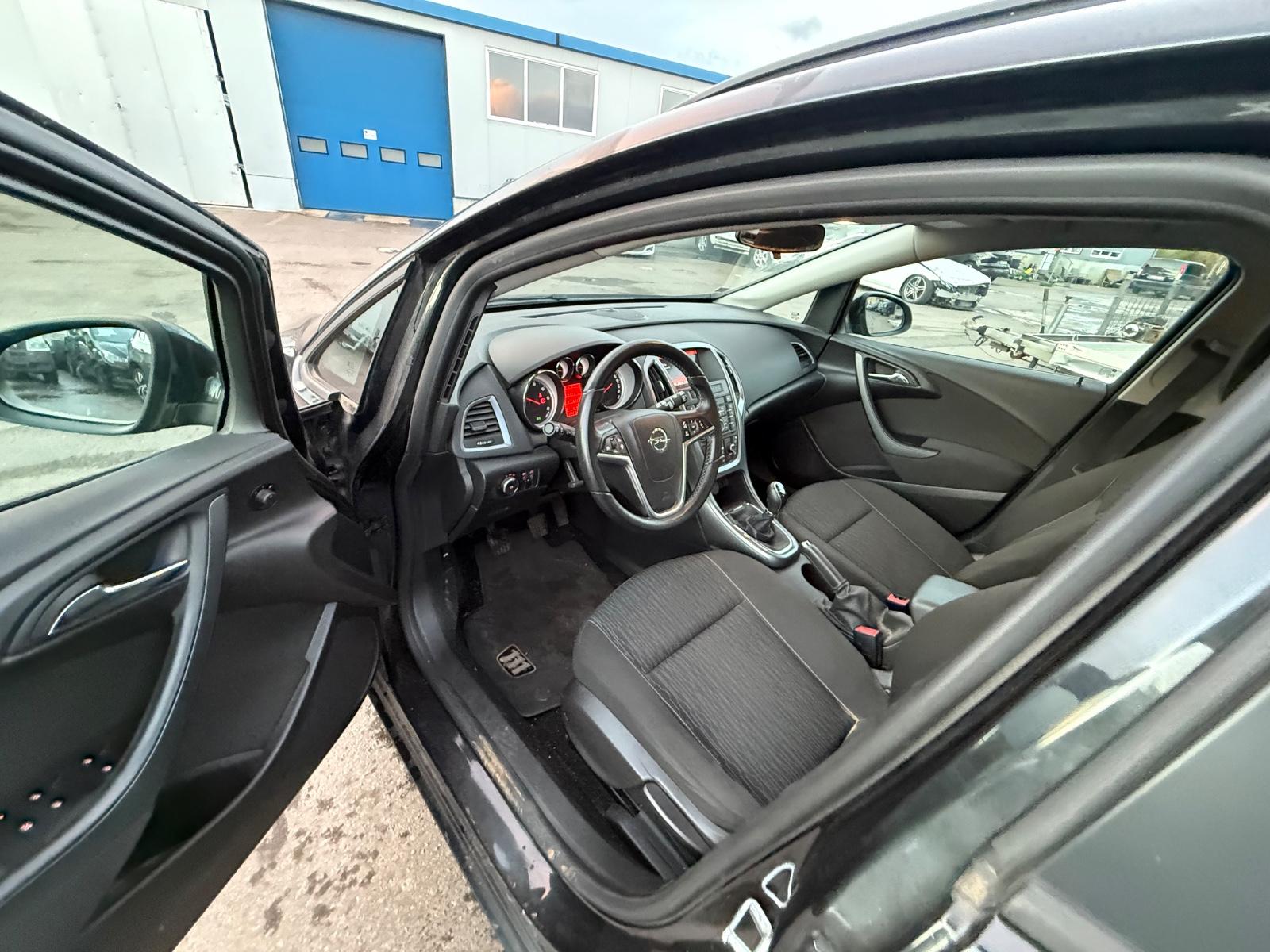 Opel Astra 2015 — photo 21