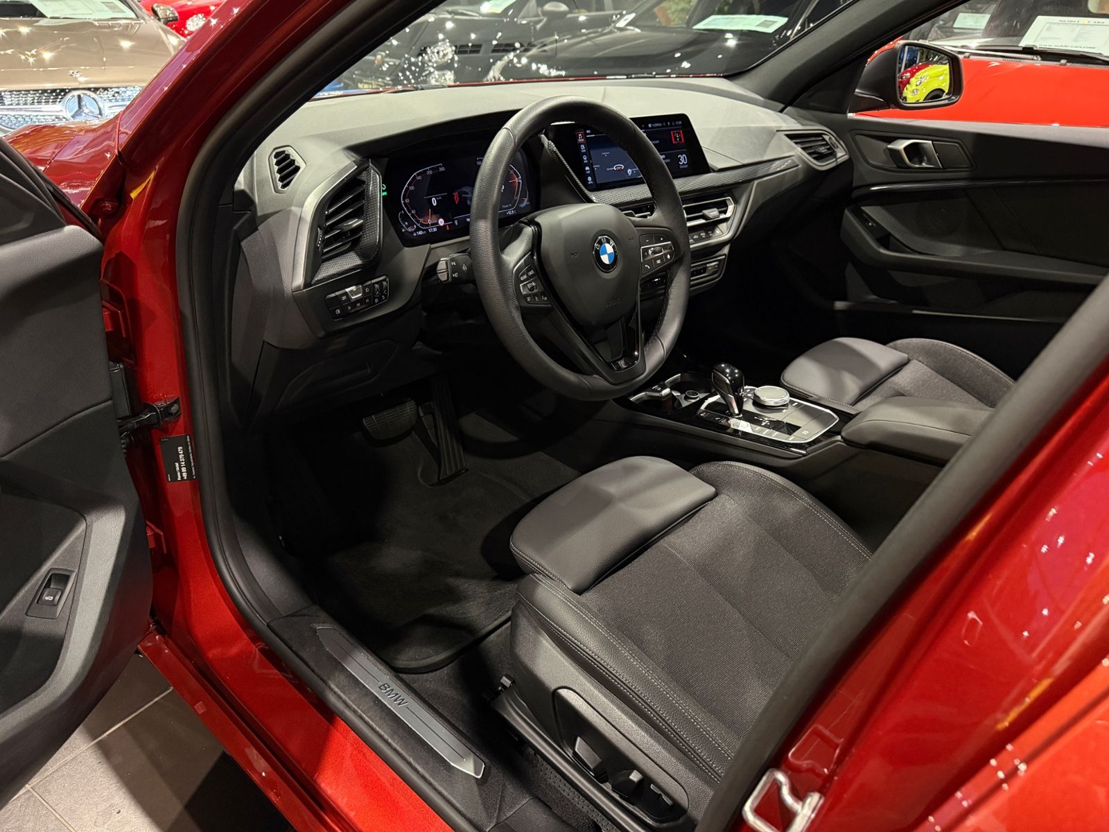 Fahrzeugabbildung BMW 120 i Advantage PANO AHK LED NAVI