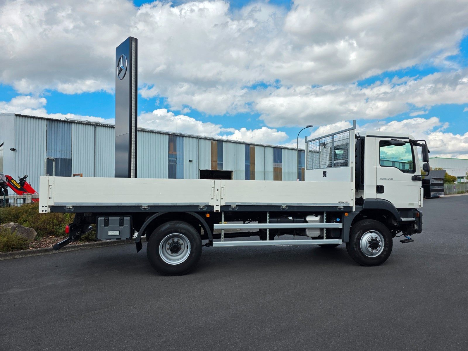 Fahrzeugabbildung MAN TGM 13.250 4x4 BL Allrad 37.917km Klima 3 Sitze
