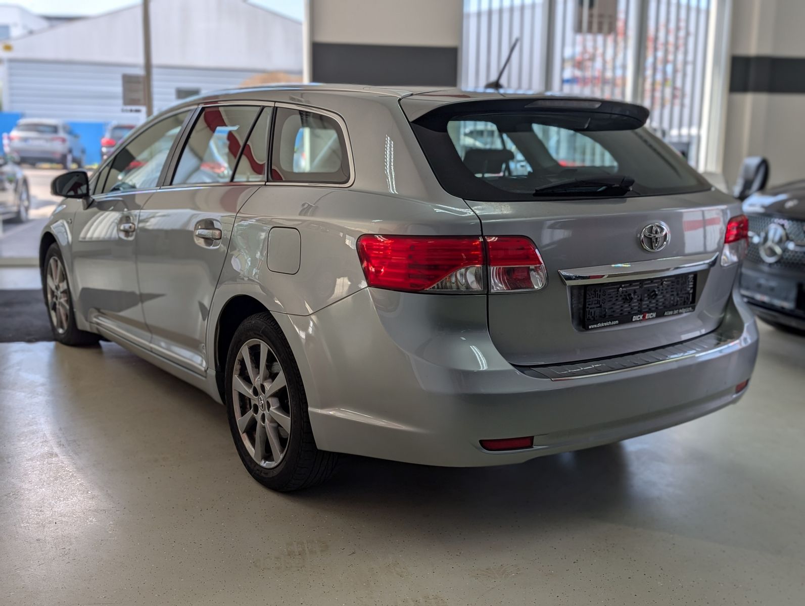 Fahrzeugabbildung Toyota Avensis Life Bi-XENON TEMPOMAT KLIMA KAMERA SHZ
