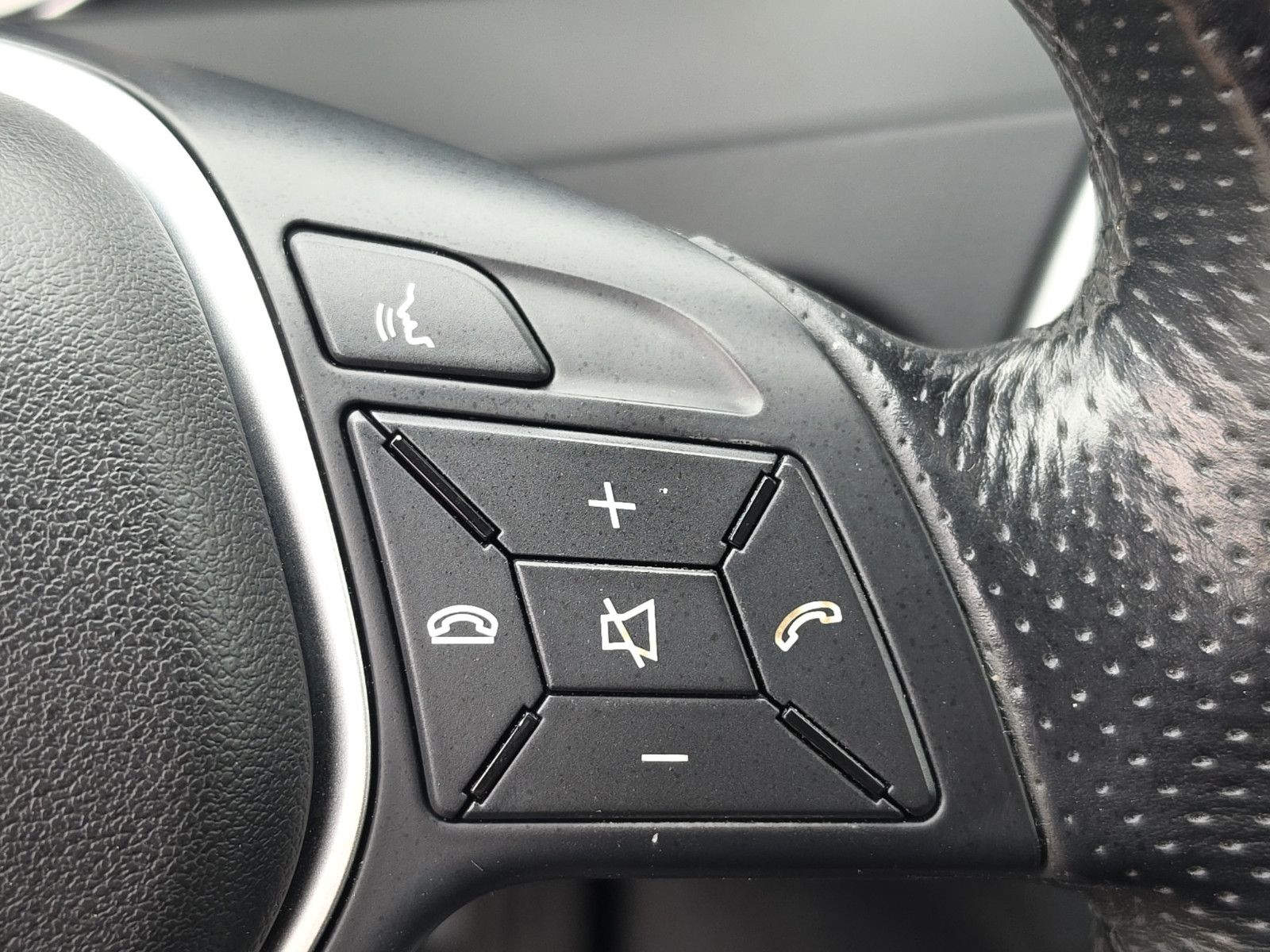 Fahrzeugabbildung Mercedes-Benz C 200 CGI BlueEfficiency AVANTGARDE/AUTOMATIK