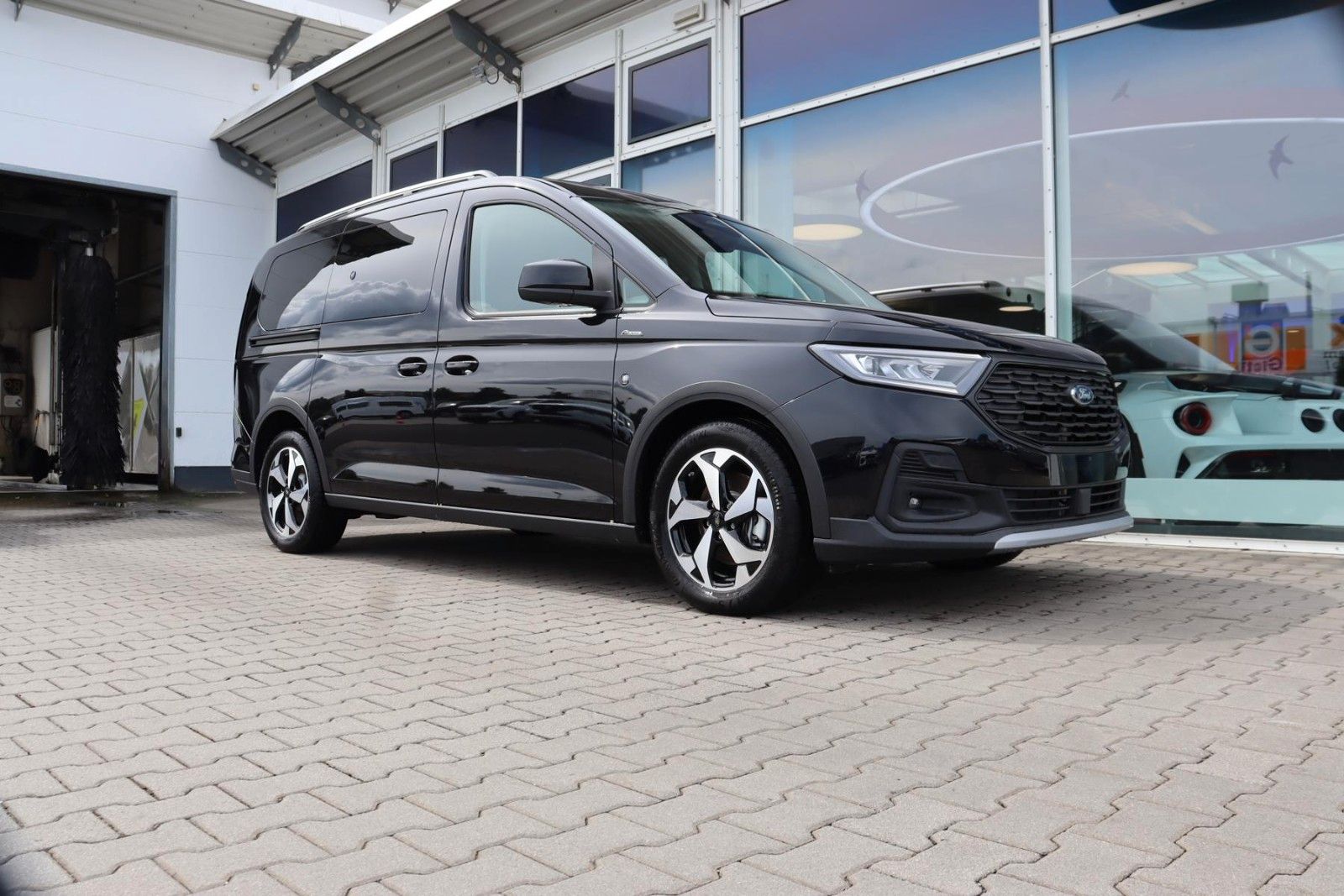 Ford Grand Tourneo Connect Active L2 4x4 0,0% FIN*