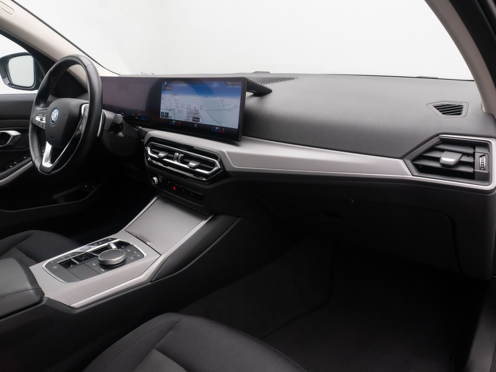 Fahrzeugabbildung BMW 320e  DAB CockPitPlus PDC WidscreenDisplay LED