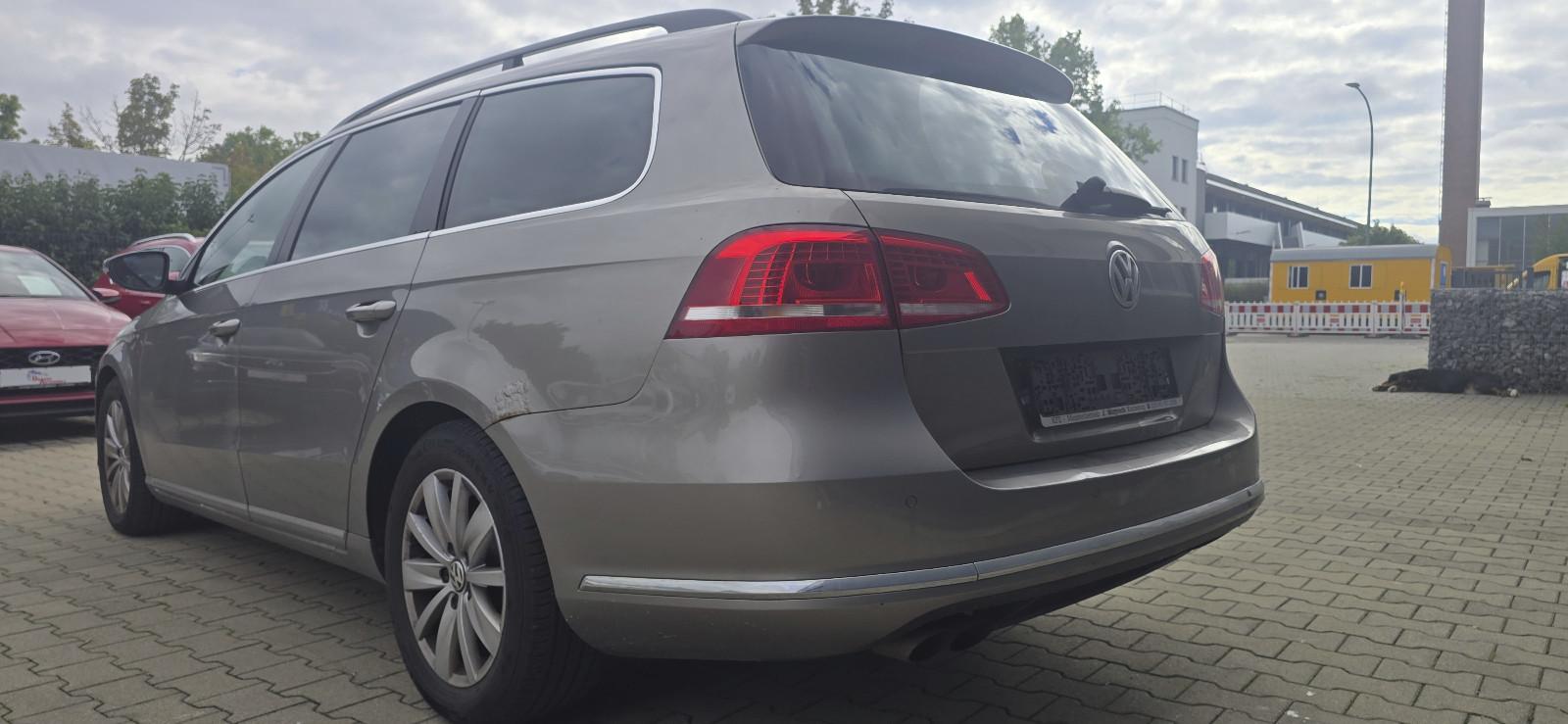 Volkswagen Passat 2012 — interior