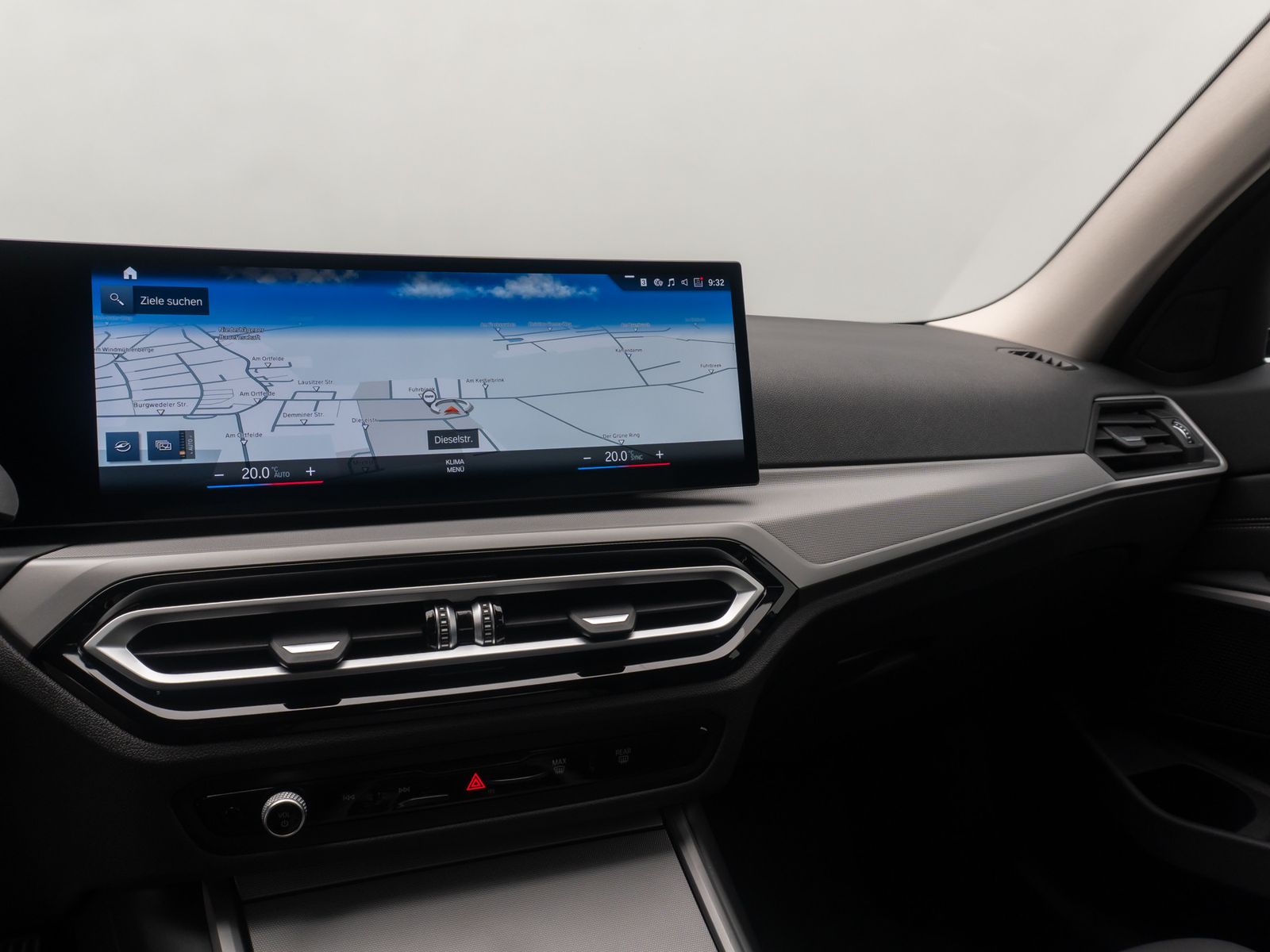 Fahrzeugabbildung BMW 330i GeschwindigReg DAB Komfort HiFi Leder 18Zol