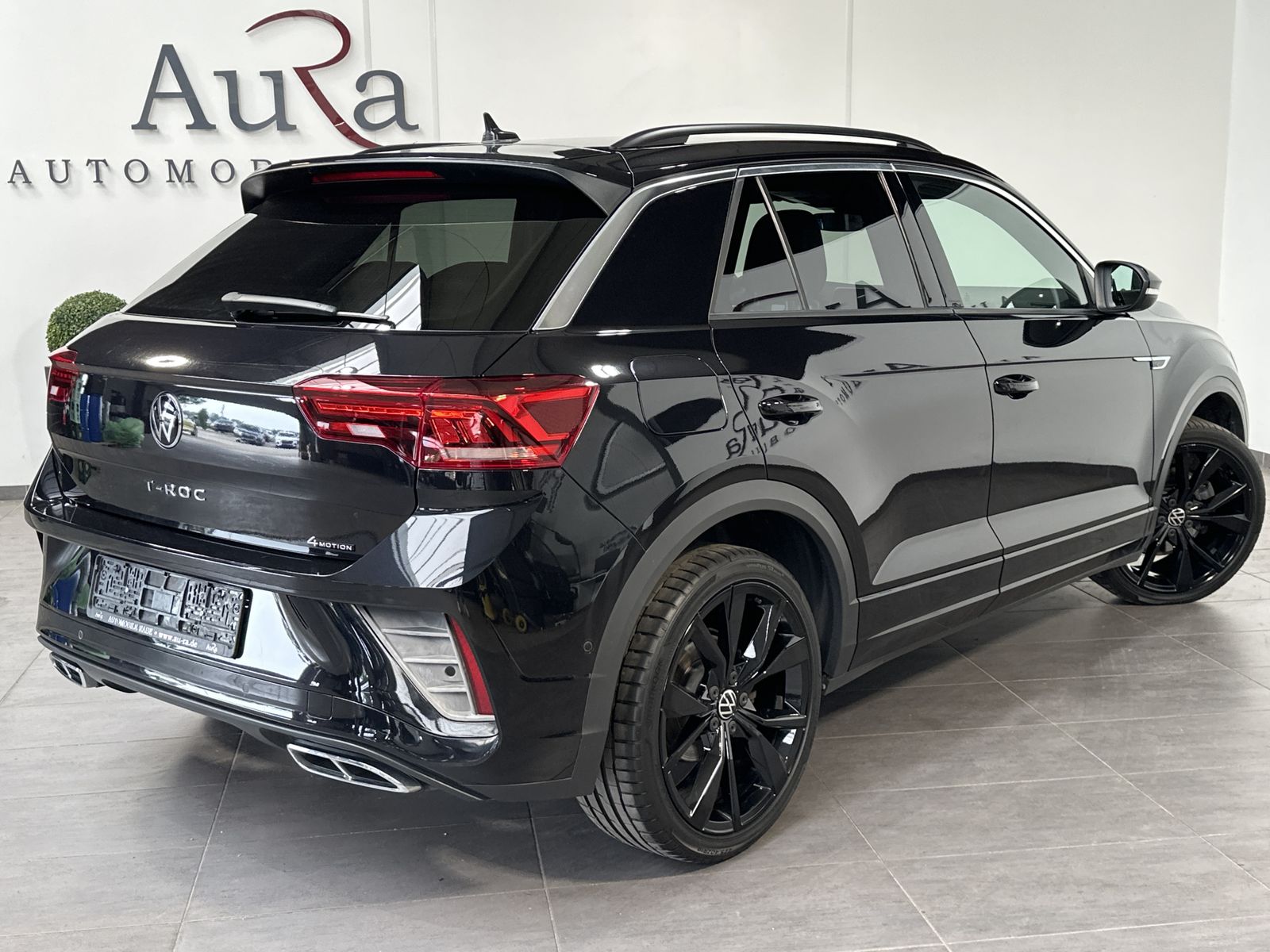 Fahrzeugabbildung Volkswagen T-Roc 2.0 TSI DSG R-Line Black 4M NAV+LED+AHK+VC