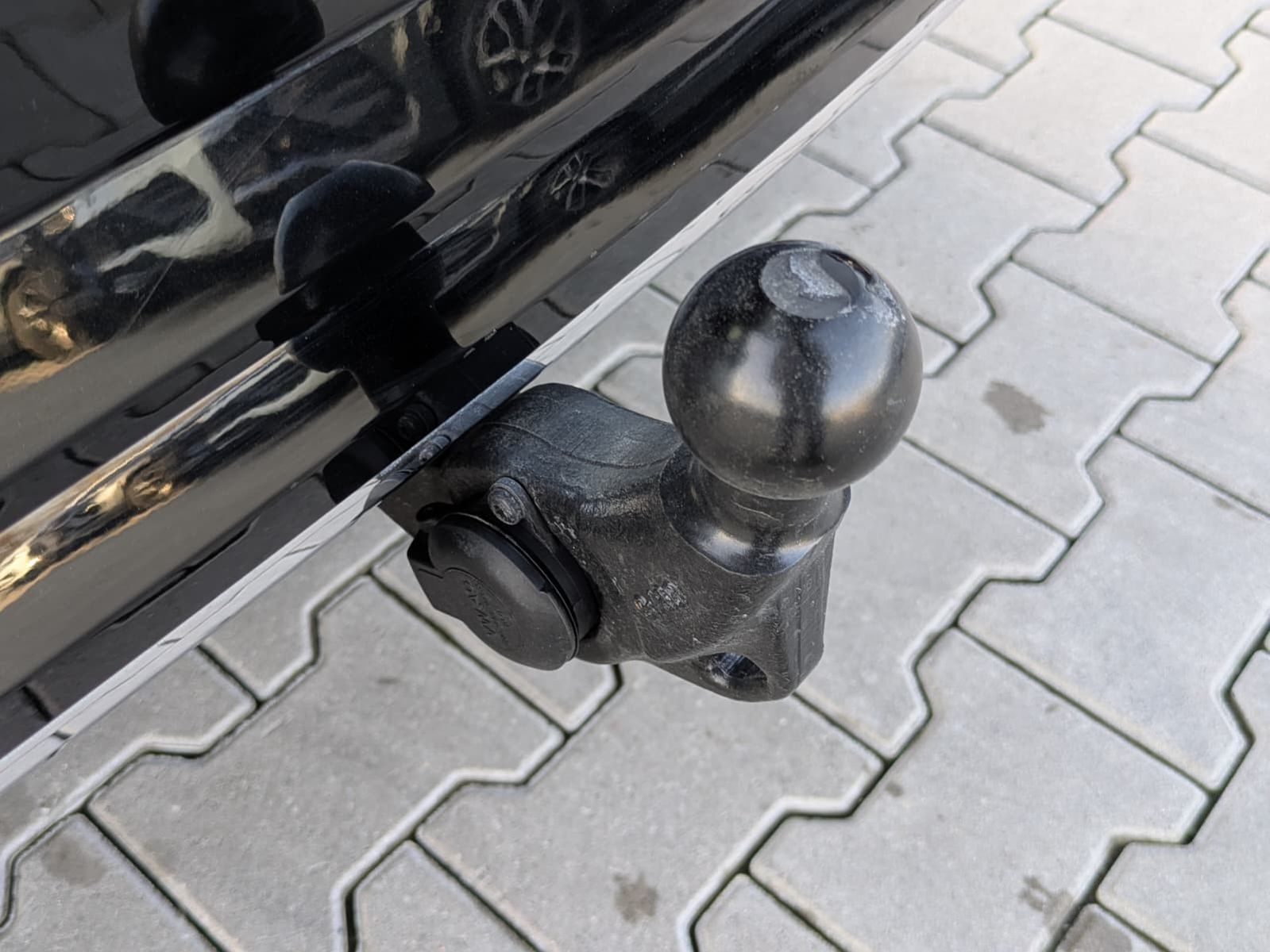 Fahrzeugabbildung Volkswagen Touran 2.0 DSG R-Line High. Pano 7-Si IQ.Dri AHK