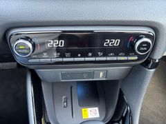 Fahrzeugabbildung Toyota Yaris 1.5 VVT-i Premiere AUTO 15 JAHRE GARANTIE