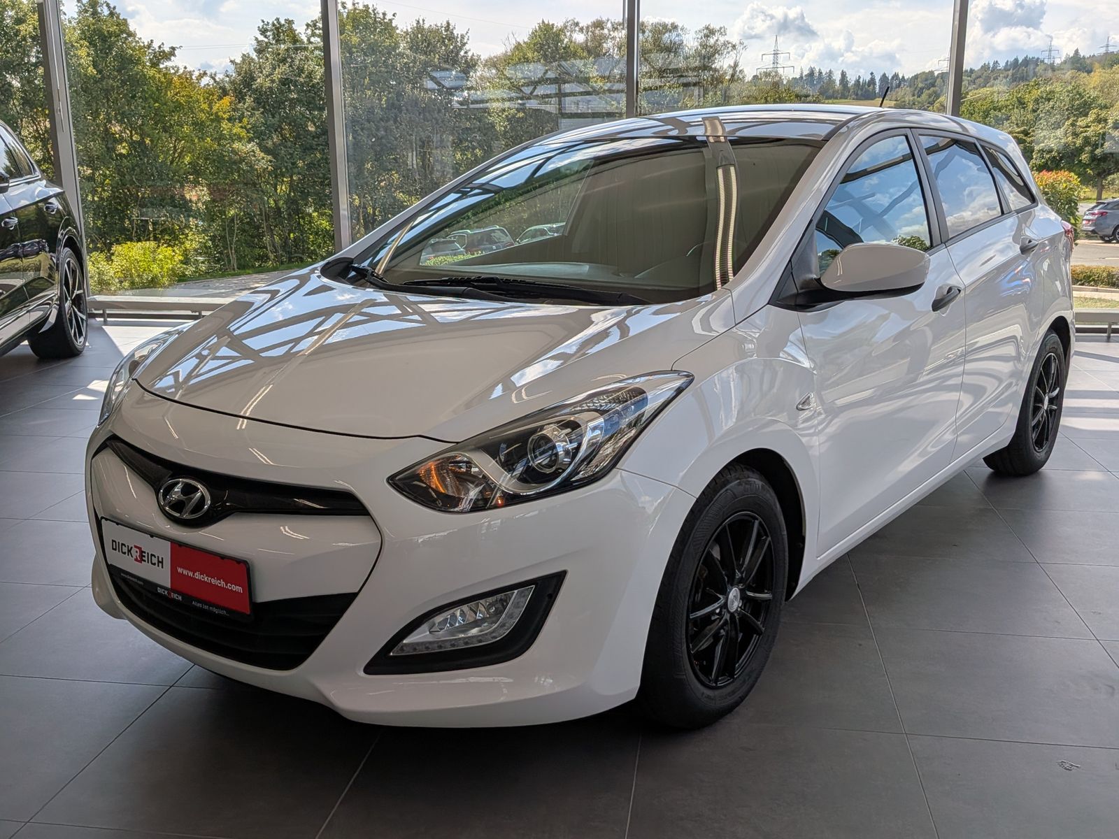 Fahrzeugabbildung Hyundai i30 1.6 Classic PDC Tempomat Bluetooth LHz SHz