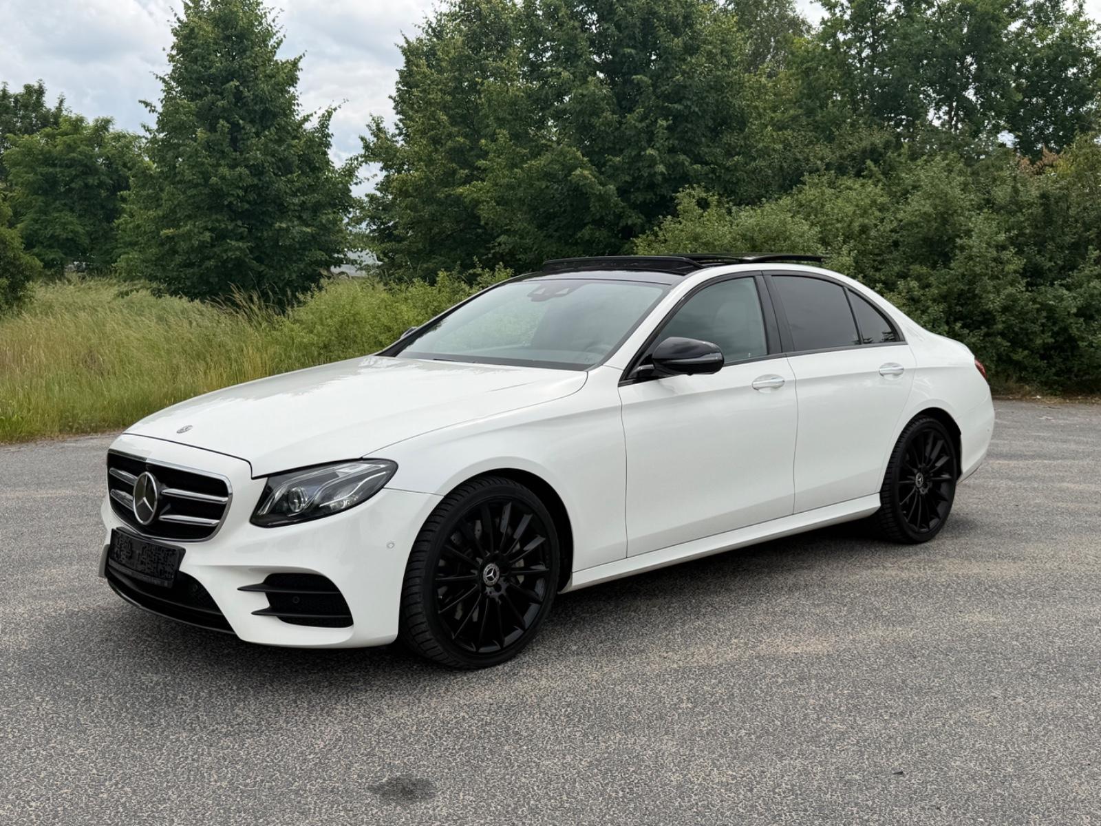 Mercedes-Benz E 350 AMG Line Pano Auto NAVI