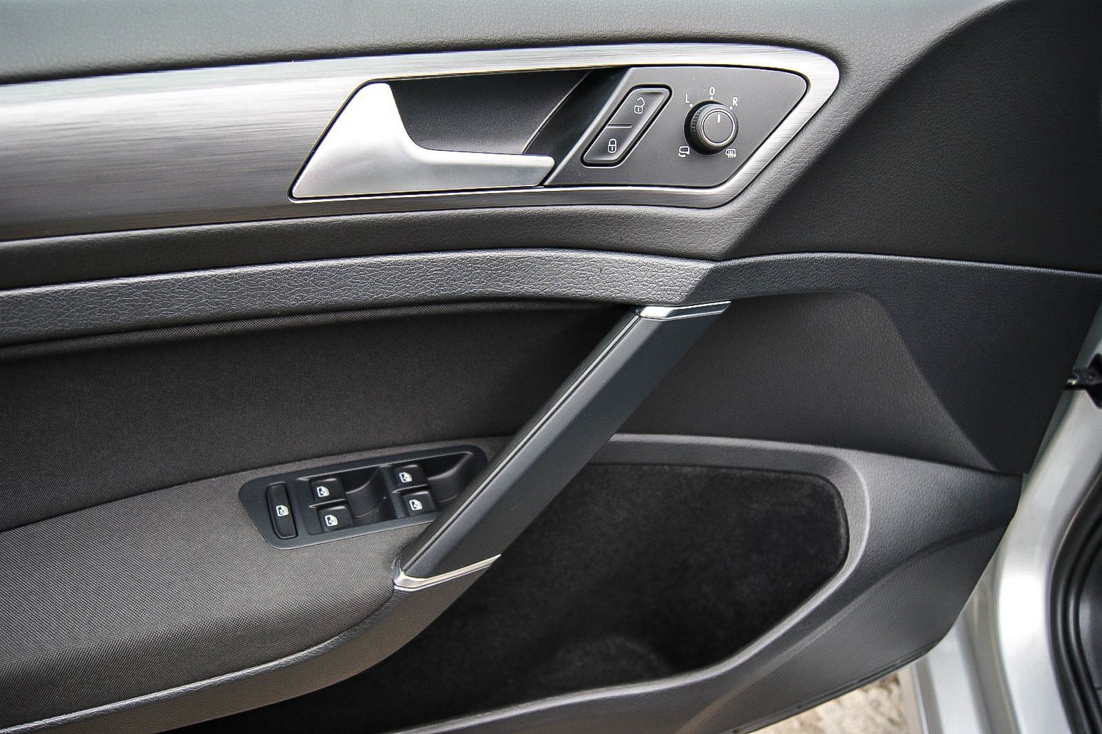 Fahrzeugabbildung Volkswagen Golf VII Variant Comfortline LED ACC SIHZG 1HAND