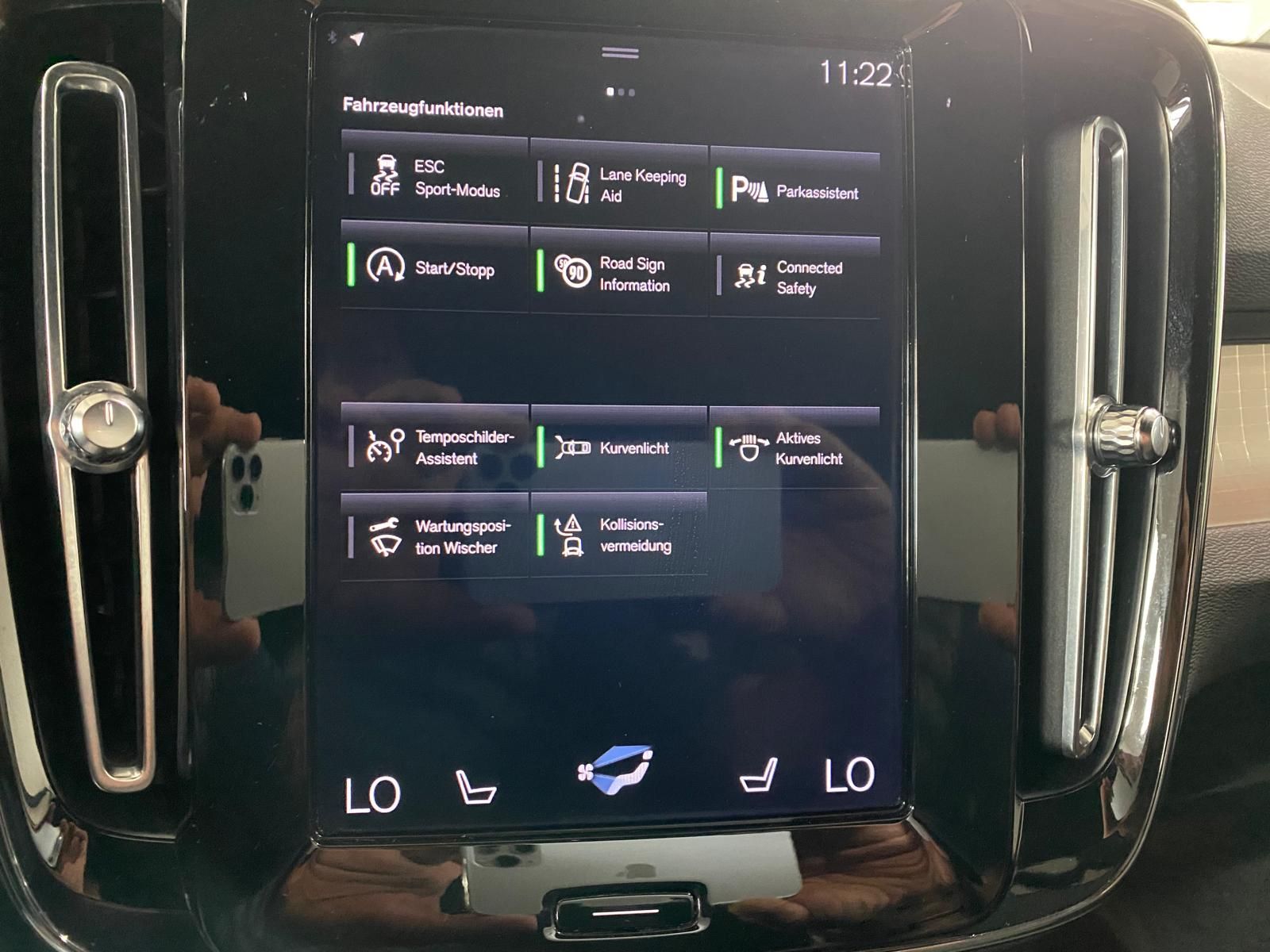 Fahrzeugabbildung Volvo XC40 Momentum Pro/Navi/LED/SH/