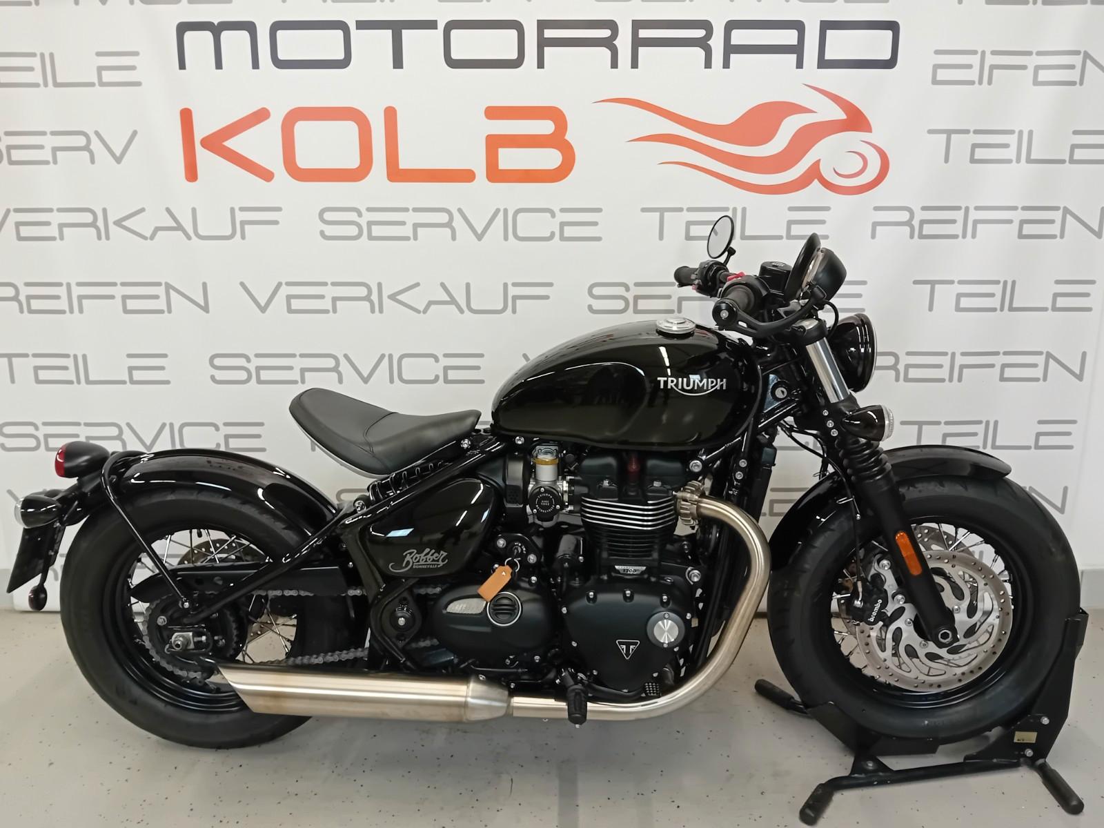 Triumph Bonneville Bobber Black