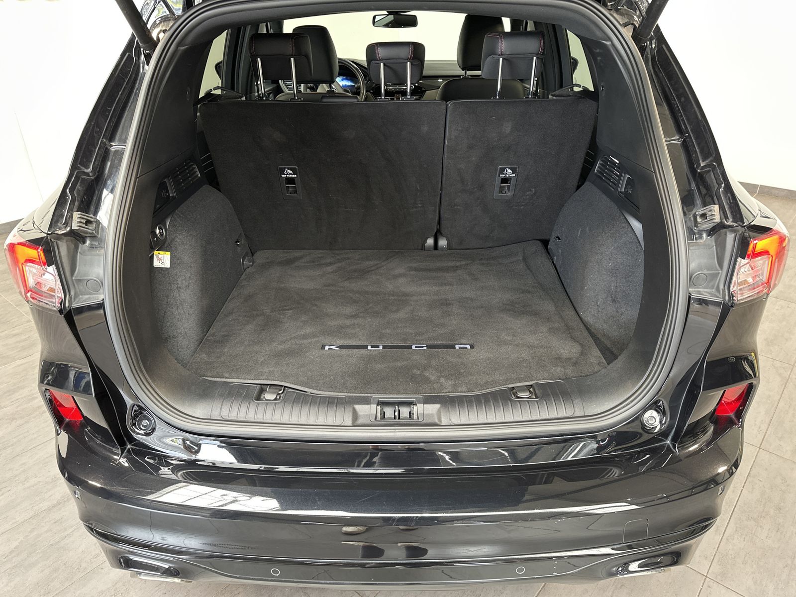 Fahrzeugabbildung Ford Kuga 2.0 EB 4x4 Aut. ST-Line X NAV+LED+PANO+AHK