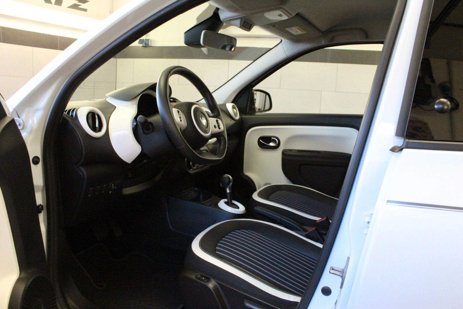 Fahrzeugabbildung Renault Twingo E-Tech 100% elektrisch*Plus Winterräder