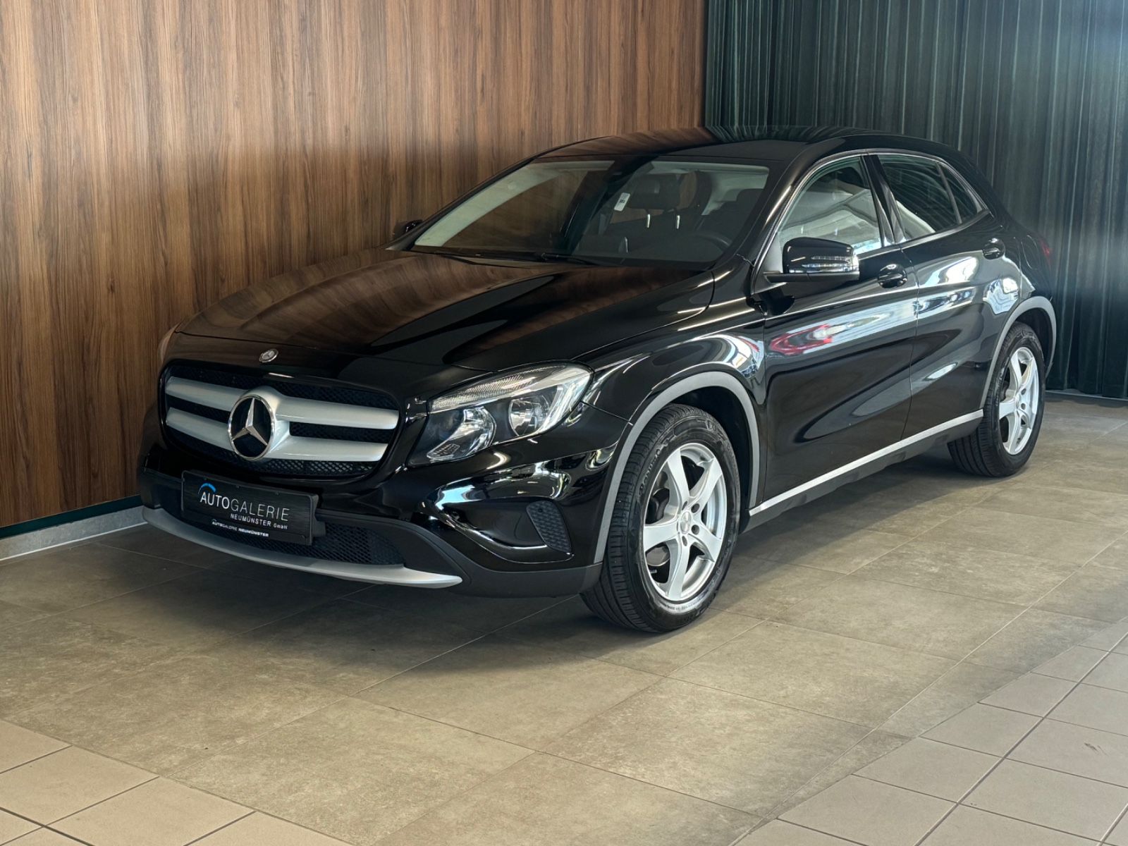 MERCEDES-BENZ GLA 180