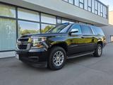 Chevrolet  Suburban 1500 LS 4WD, r. v. 2016, 8 mí - Chevrolet mit Benzin-Antrieb: 1500