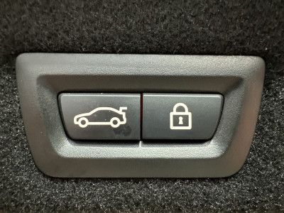 Fahrzeugabbildung BMW 740i M-Sport NAV+LED+SHZ+HiFi+KAMERA+2Hd+WLAN+PP
