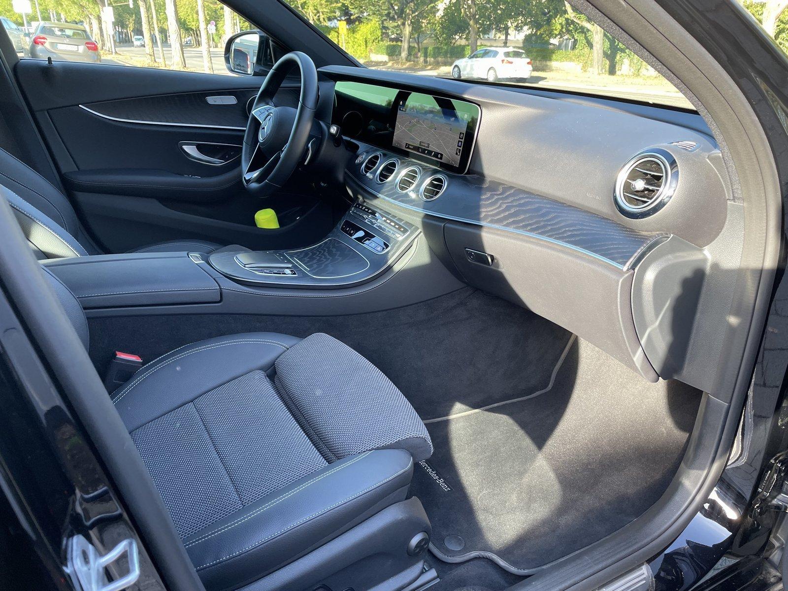 Mercedes-Benz E 220 d T*Avantgarde*MBUX*AHK*LED*Kamera*Totwink