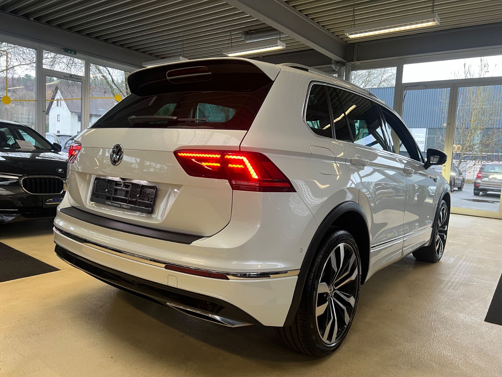Fahrzeugabbildung Volkswagen Tiguan 2.0TDI DSG Highline 4Motion R line 239PS