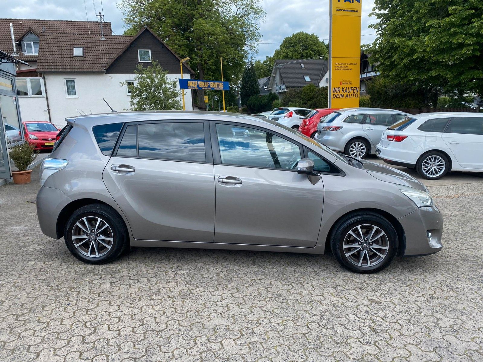 Fahrzeugabbildung Toyota Verso Comfort