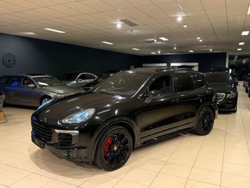 Porsche Cayenne - 1